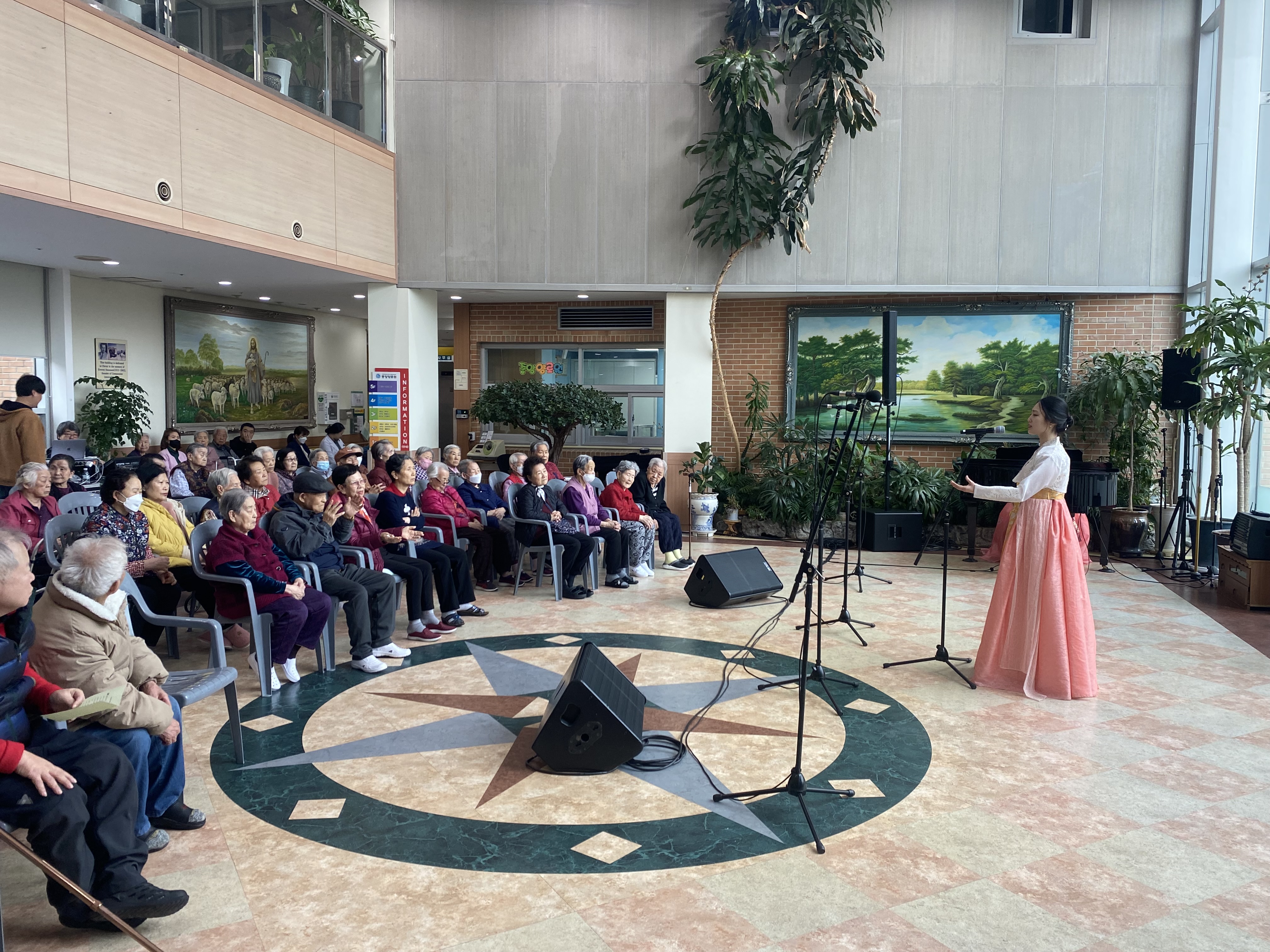 20240206 찾아가는 예술무대 - 중앙양로원-1.jpg