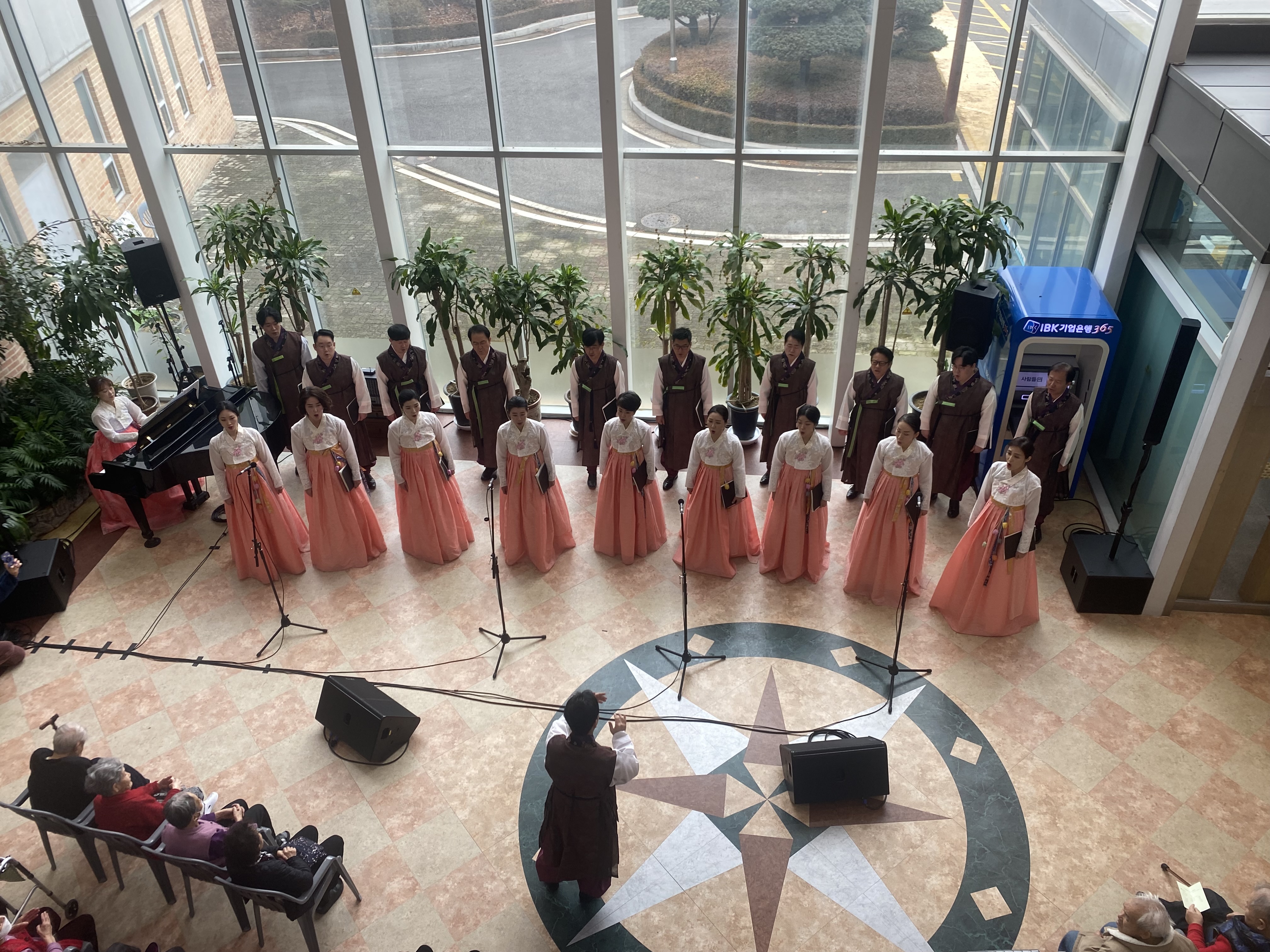 20240206 찾아가는 예술무대 - 중앙양로원-3.jpg