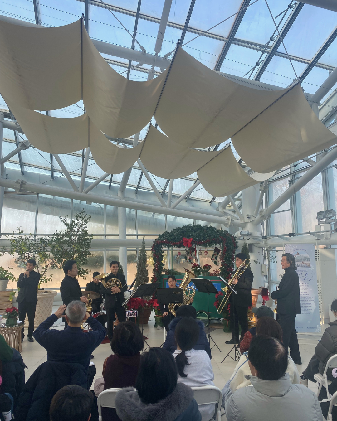 아트인사이드1_일월수목원 온실 1.png